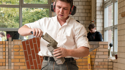 Maurer Leonhard Eham aus Miesbach tritt bei den WorldSkills für Deutschland an Maurer Leonhard Eham aus Miesbach tritt bei den WorldSkills für Deutschland an